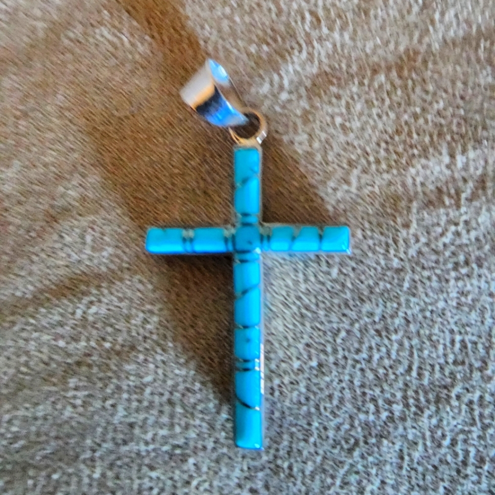 Sterling silver cross pendant